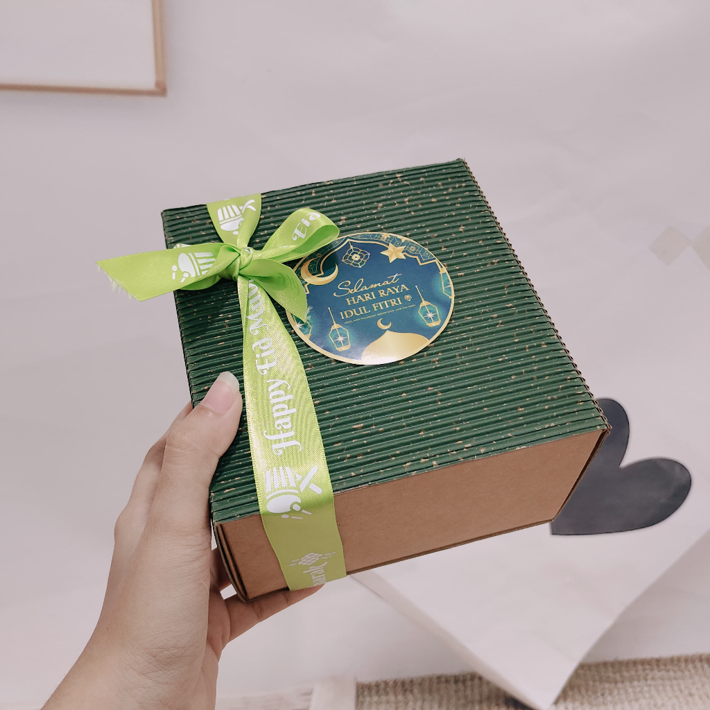 

Giftbox Leaf Idul Fitri - Kotak Kado Hampers - Kotak Souvenir GB052 PLUS