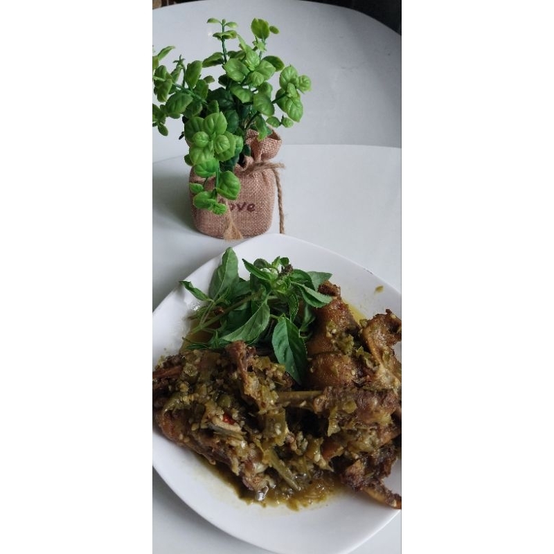 

Bebek ungkep 1 ekor Cabe Ijo isi 5 potong