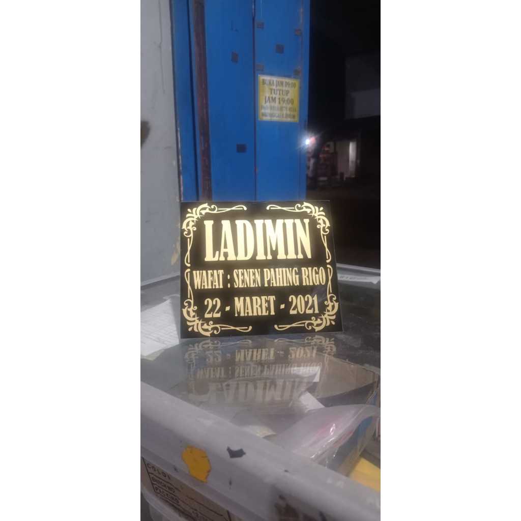 batu nisan/ keramik ukir