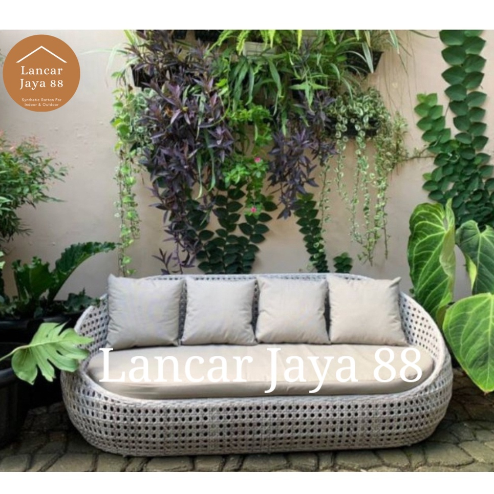 Sofa Panjang Rotan Sintetis