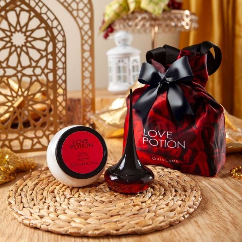 (Oriflame) Pure Passion Set ( Love Potion Eau de Parfum+ Body Cream+ Tas packing Lucu)
