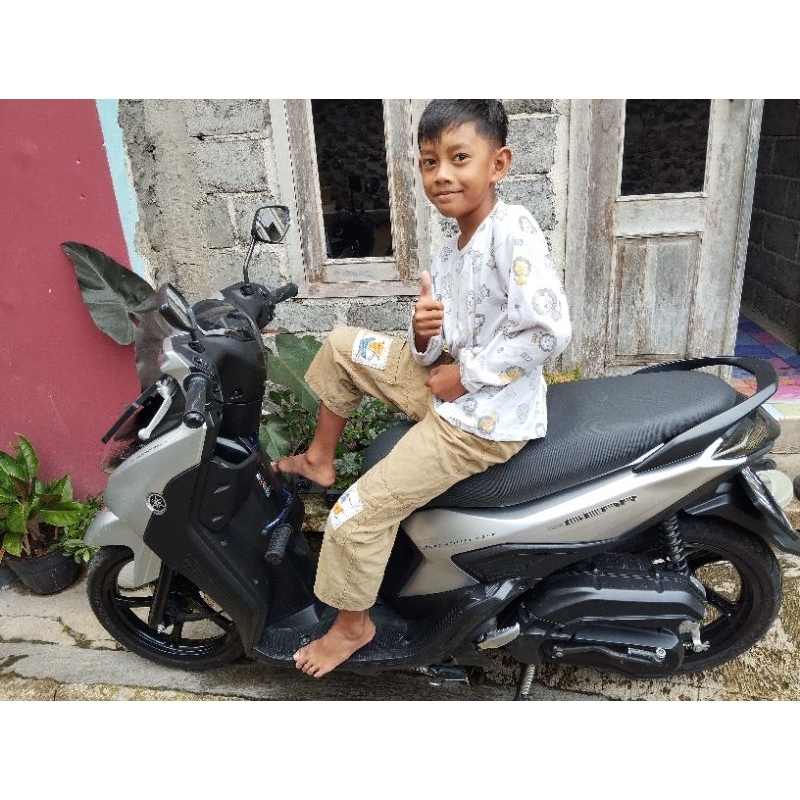pijakan kaki anak motor Yamaha Giear