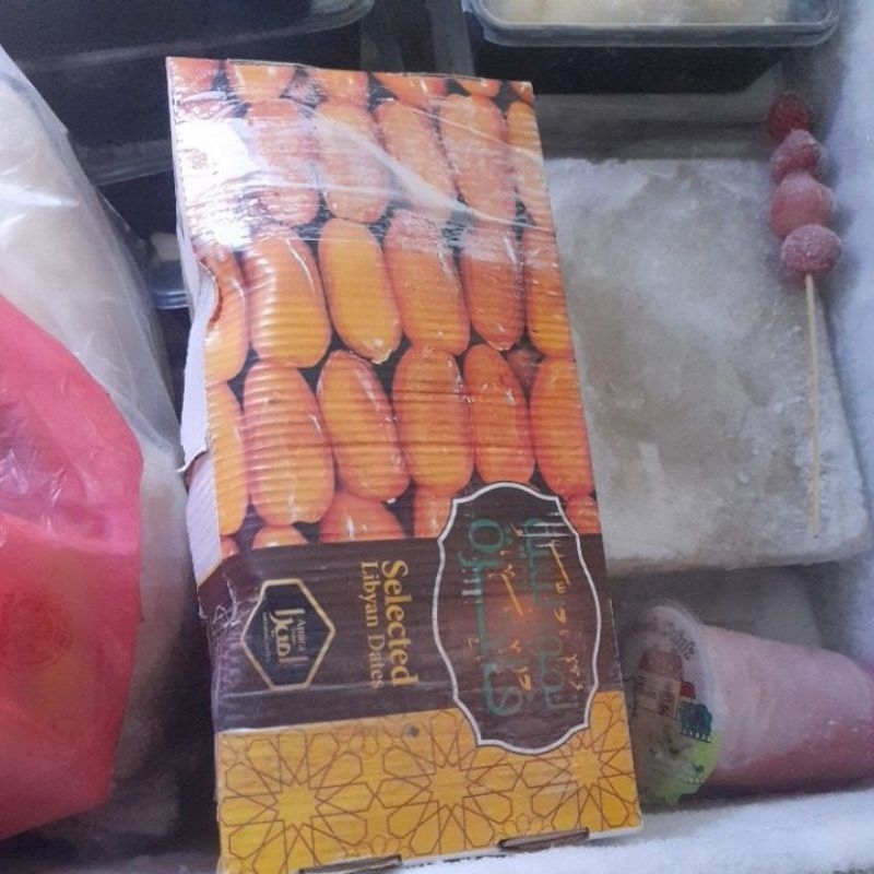 

Kurma ruthob kemasan dus berat 1kg