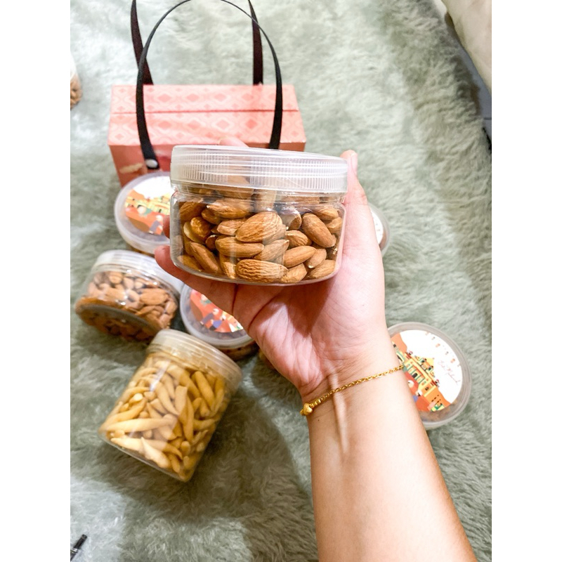 

[TERMURAH] PAKET HAMPERS EID MUBARAK 1 (250gr kacang almond, 250gr kacang mede, 500gr keripik pisang coklat lampung)