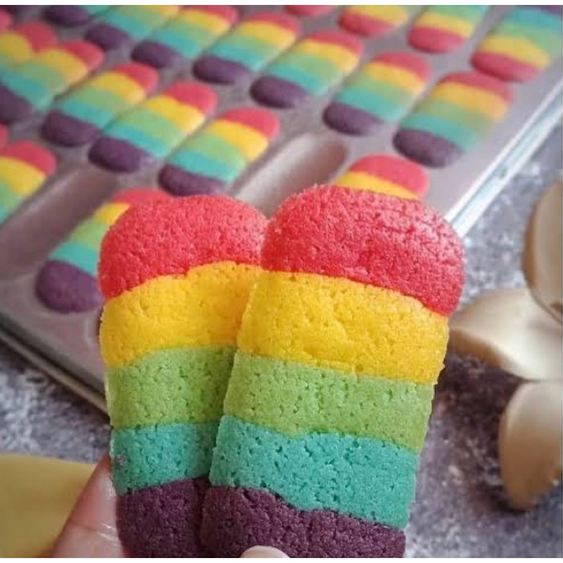 

Kue lebaran Kue Lidah kucing rainbow toples 1000ml