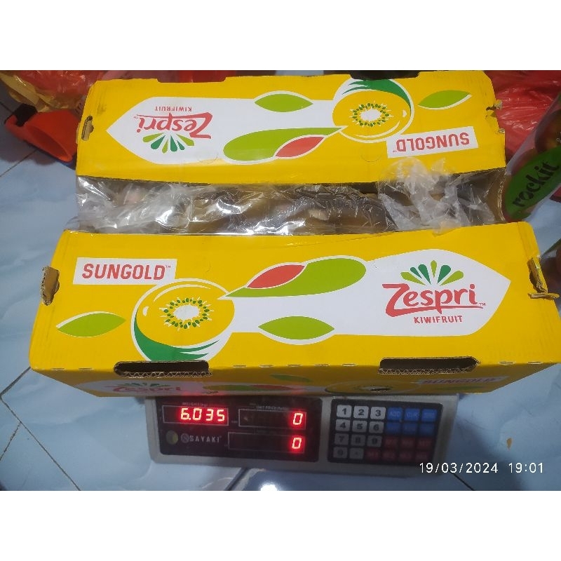 

kiwi golden Zespri 1 dus isi 5 kg / buah kiwi gold zespri 1 dus