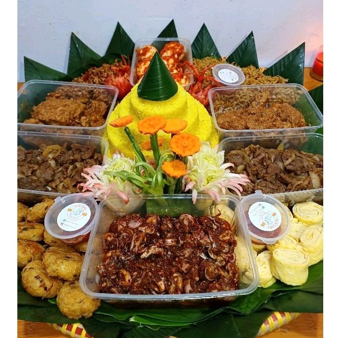 

TUMPENG PREMIUM PANDAN UNTUK 15 ORANG // TUMPENG BESAR 8 LAUK ENAK