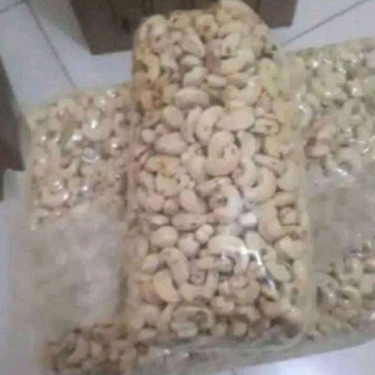 

Stok terbaru Kacang mede Utuh SK1 1kg Mentah