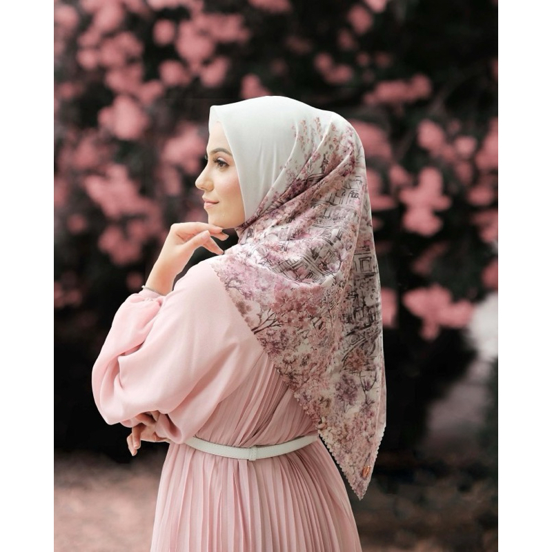 Delarosa Scarf White by Vanillahijab (Preloved)