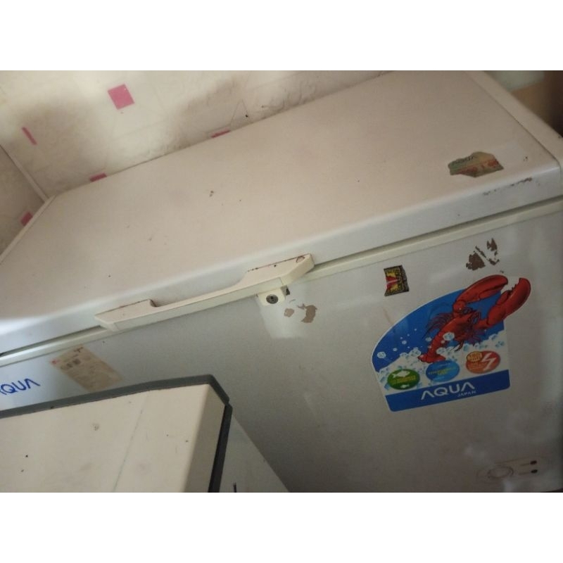 jual freezer box merk Aqua 200Liter .