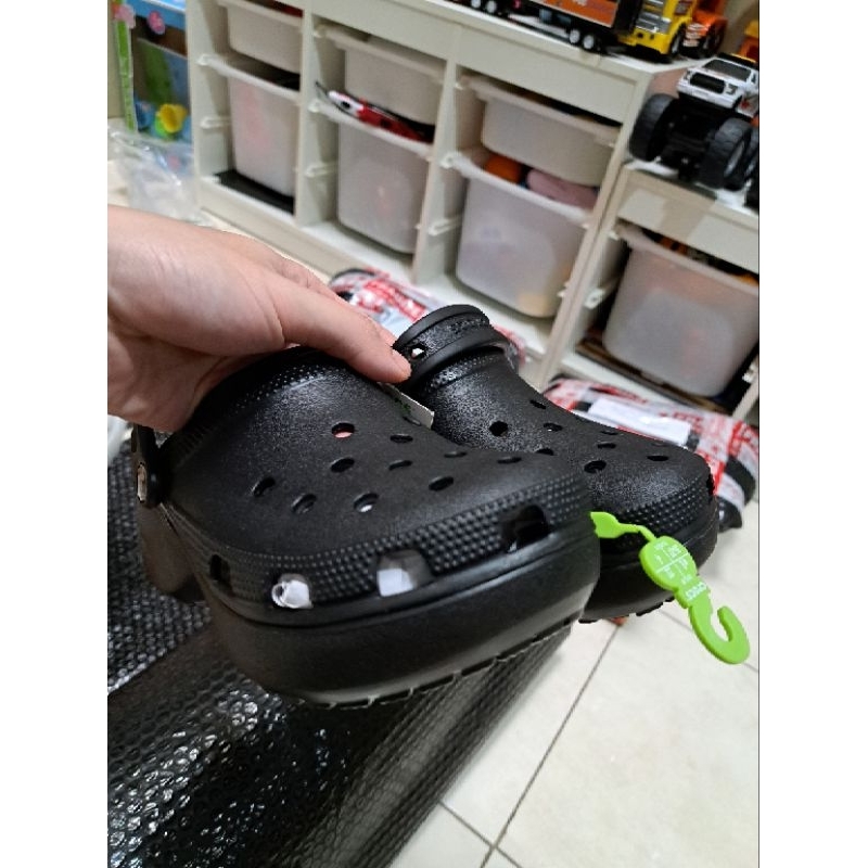 crocs classic platform clog, free 2  jibbits (jika totebaghabis)dari crocs singapore viet thai malay