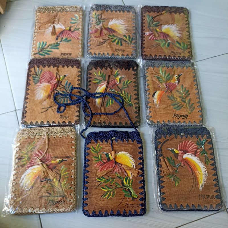 tas papua , tas kulit kayu, tas selempang kulit kayu, tas selempang hp / paspor, tas souvenir unik