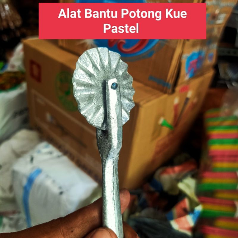 Rader fungsi bantu memotong kue pastel