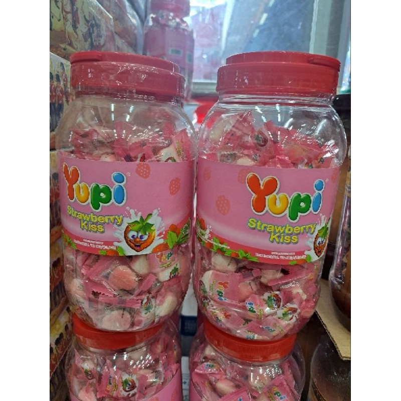 

Yupi Strawberry Toples