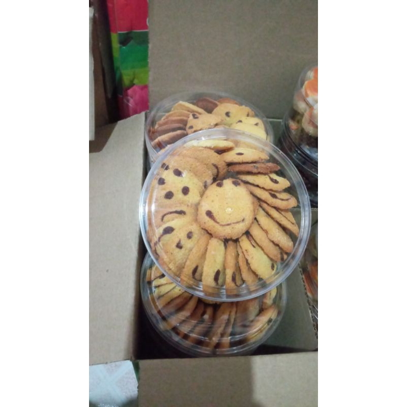 

KUE KERING BOLU SENYUM TOPLES 250GR