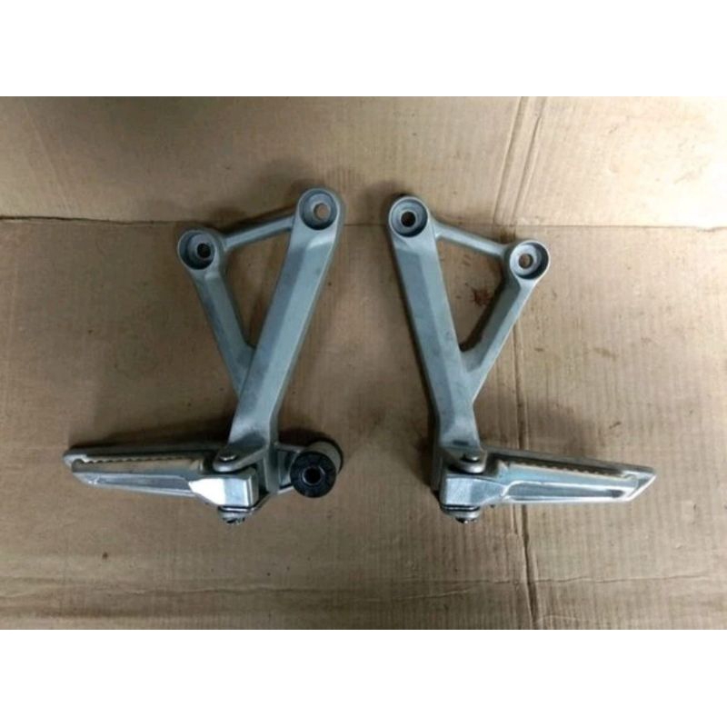 Footstep Belakang Kanan Kiri CB 150r Led Original Copotan