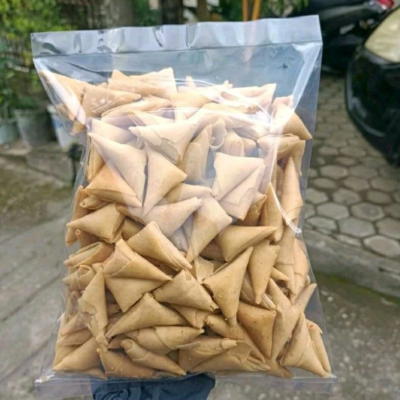 

Samosa Kue Cemilan Enak Isi Abon Kemasan 500 Gram - 1 Kg