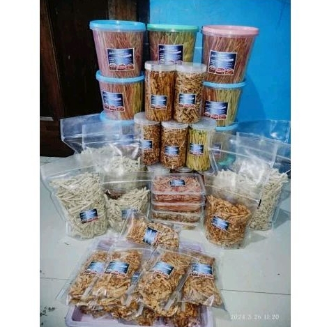 

cemilan ringan masa kini berat 270gram , basreng,mie lidi,makaroni keong,krupuk seblak