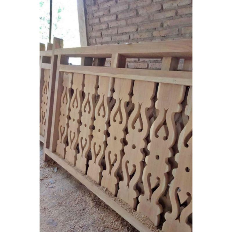 Pagar rumah joglo jati