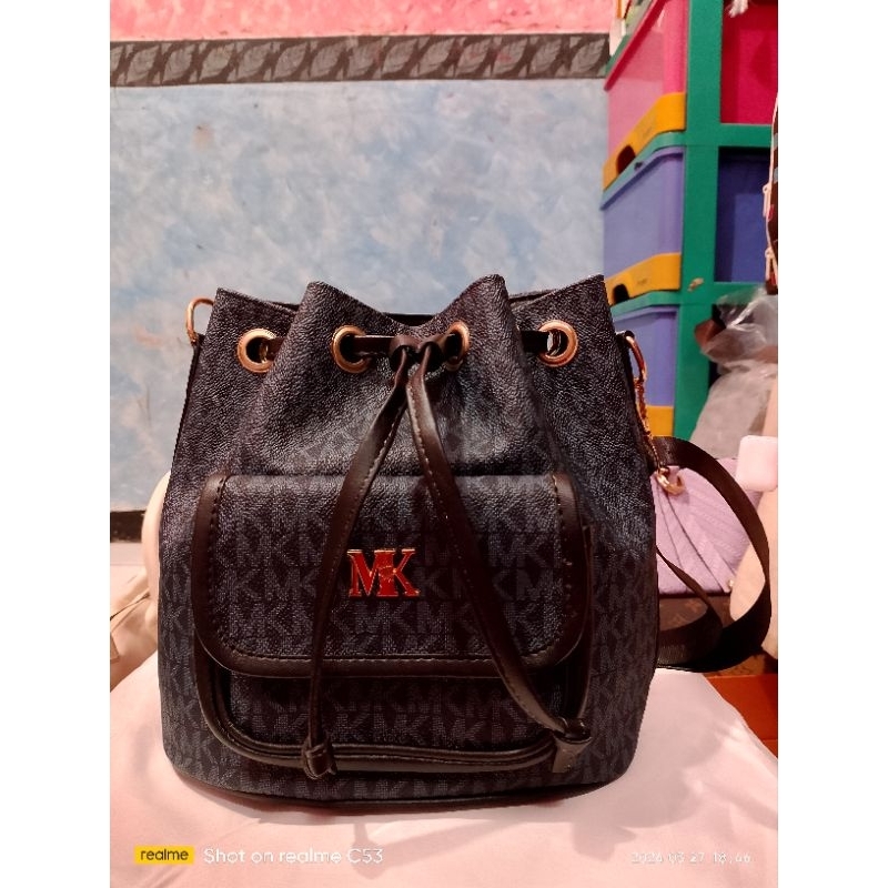 Tas Serut Hitam Motif MK