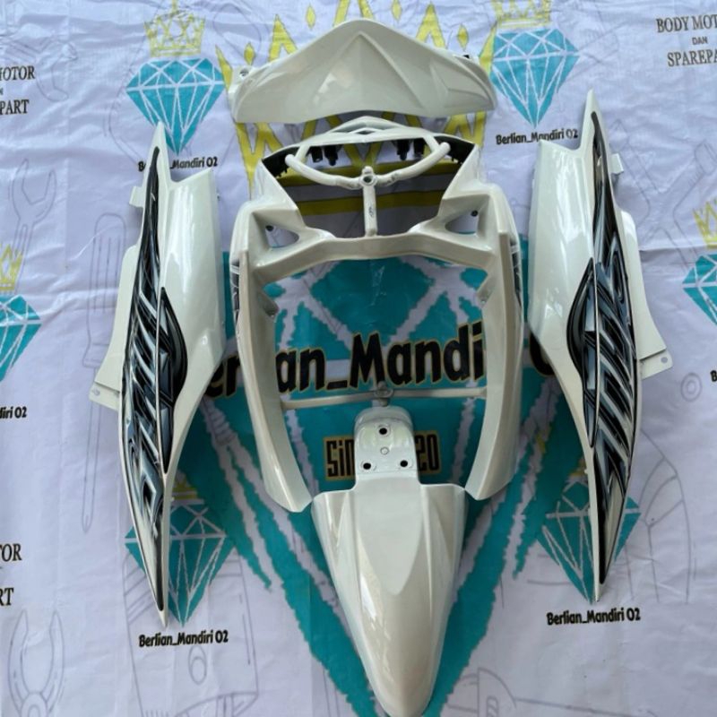 full body halus Yamaha Mio soul Karbu warna putih plus stiker 2008-2011