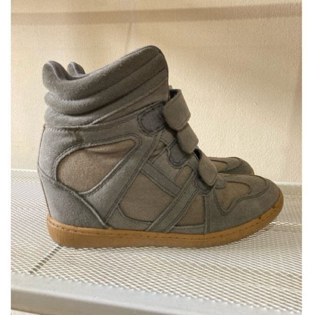 Skechers, hidden wedge boots. casual. original.