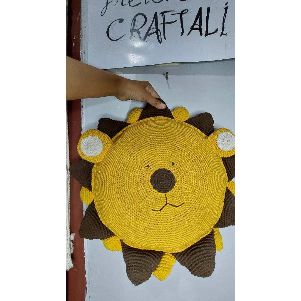 Preloved Bantal Rajut benang poli isi kapas