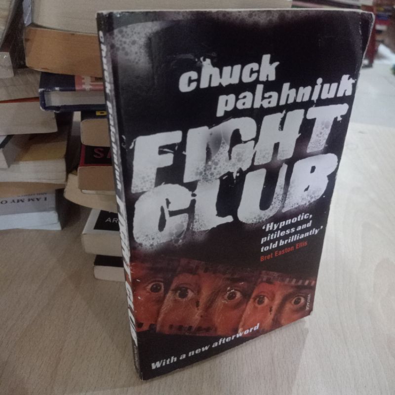 FIGHT CLUB BY CHUCK PALAHNIUK