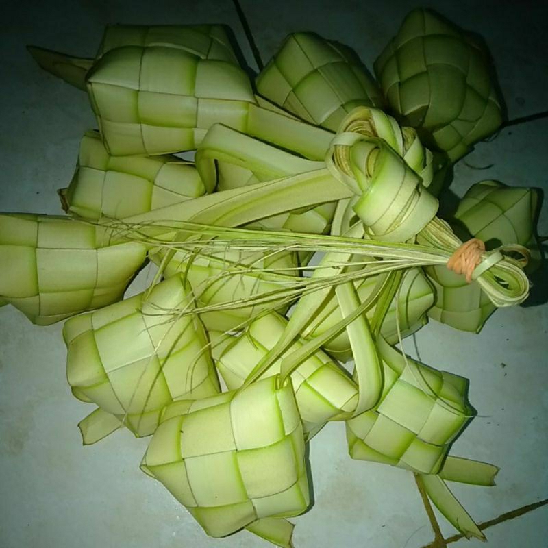 

Bungkus Ketupat Janur 22 bungkus