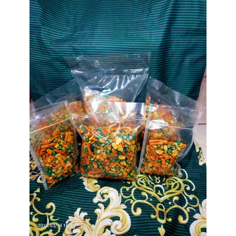 

Kacang Campur