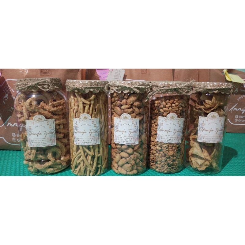 

akar kelapa, cistik keju, keripik bawang, kacang bawang, biji ketapang