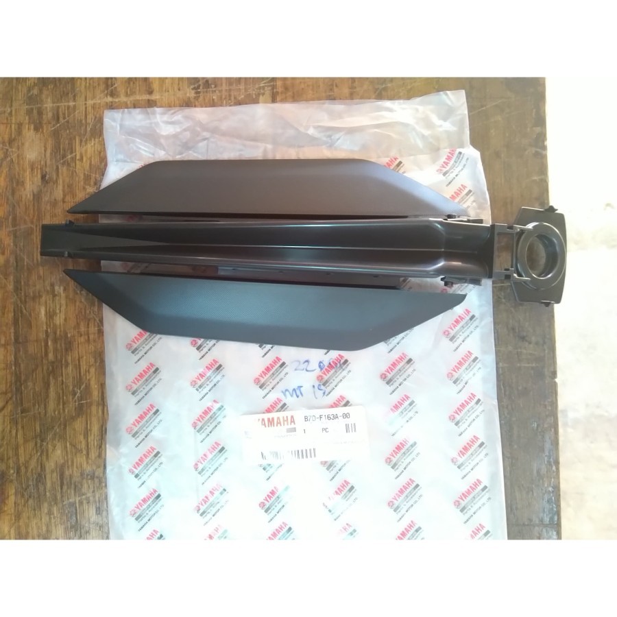 sambungan spakbor belakang mt15 ori