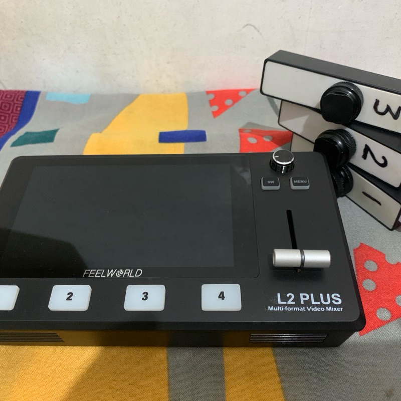 feelworld livepro L2 plus switcher plus tally light