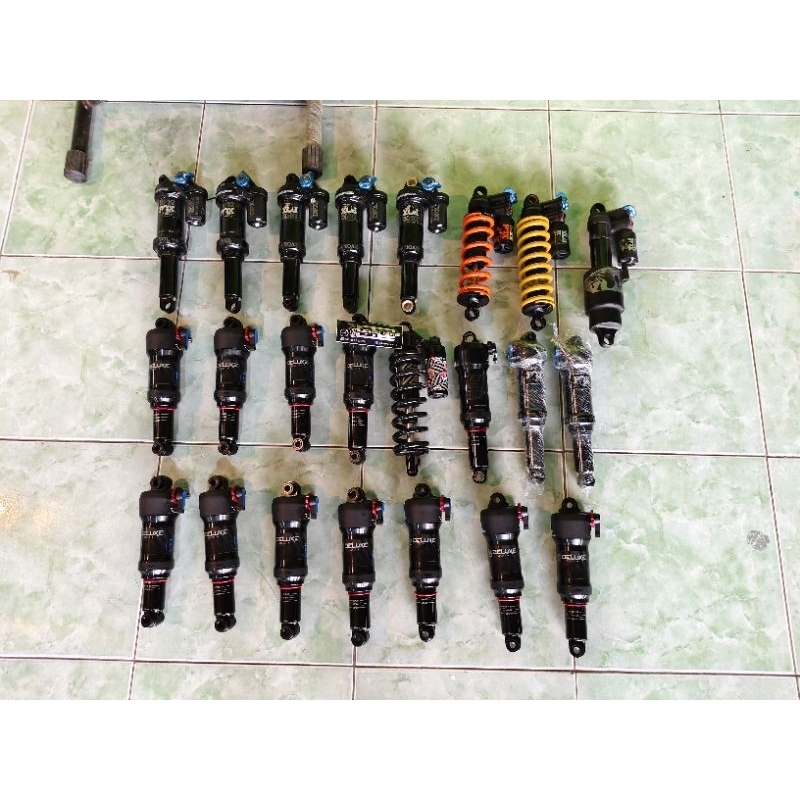 REARSHOCK ROCKSHOX  Deluxe 190