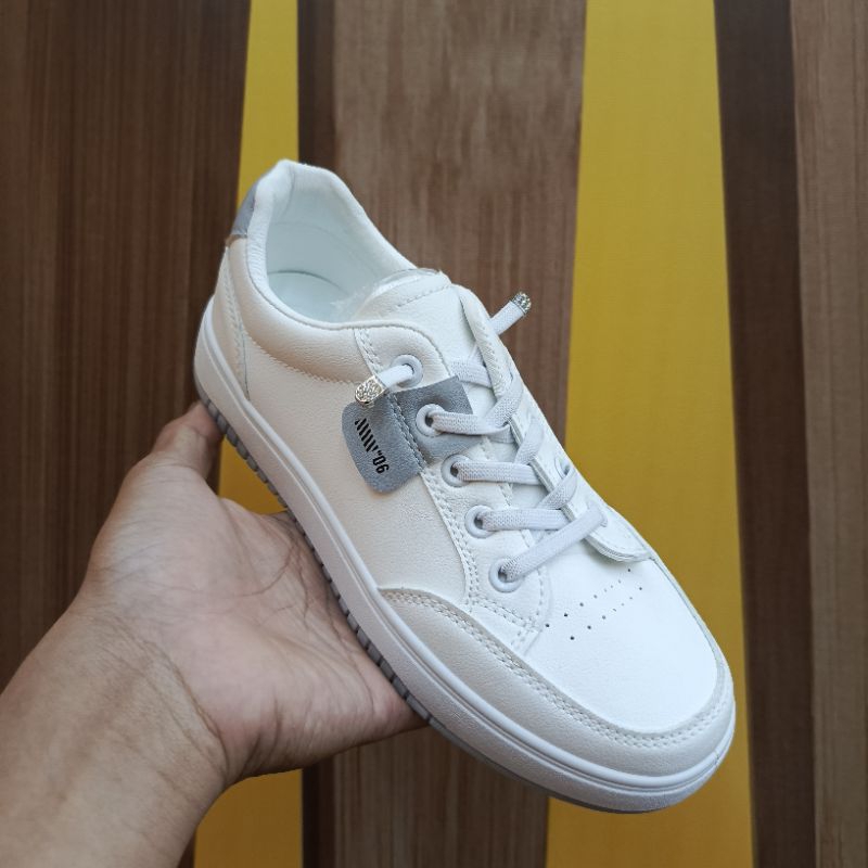 SNEAKERS PUTIH TALI WANITA  BRAND ST. MORITZ SOFT INSOL || SEPATU PUTIH POLOS ST. MORITZ TINGGI SOL 