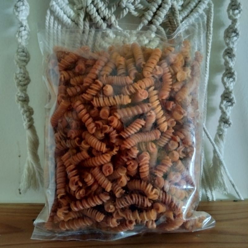 

Makanan ringan kemasan 500gram makaroni spiral pedas # jajanan # oleh oleh# cemilan # kriuk# renyak