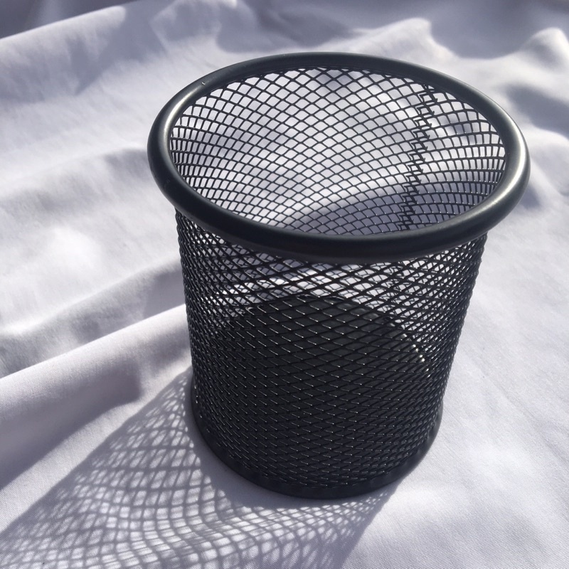 

Tempat Pensil Meja Jaring Besi Bentuk Tabung/ Silinder