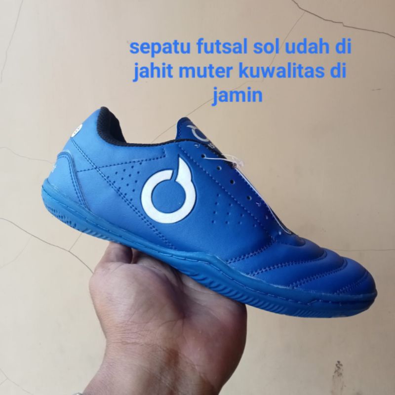 SEPATU FUTSAL OURTUSEIGHT TERLARIS BAHAN KULIT SINTETIS SOL JAHIT KELILING