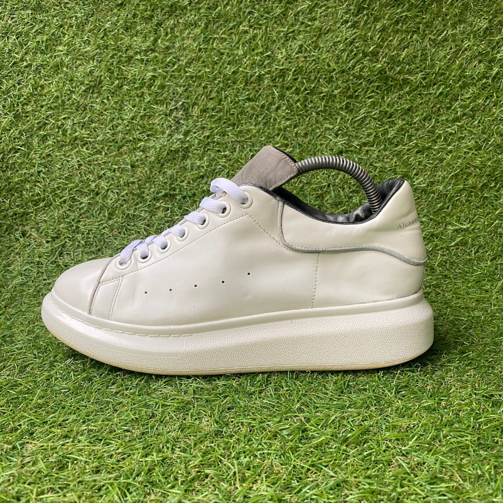 Alexander McQueen Oversized Sneakers Reflect Bekas