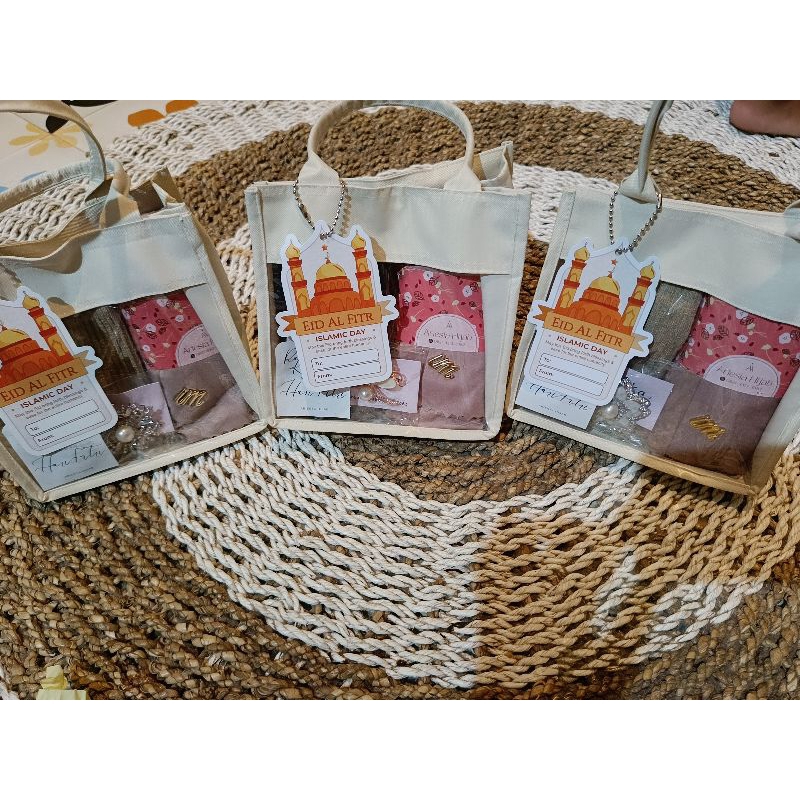 

Hampers Jilbab cantik free bag