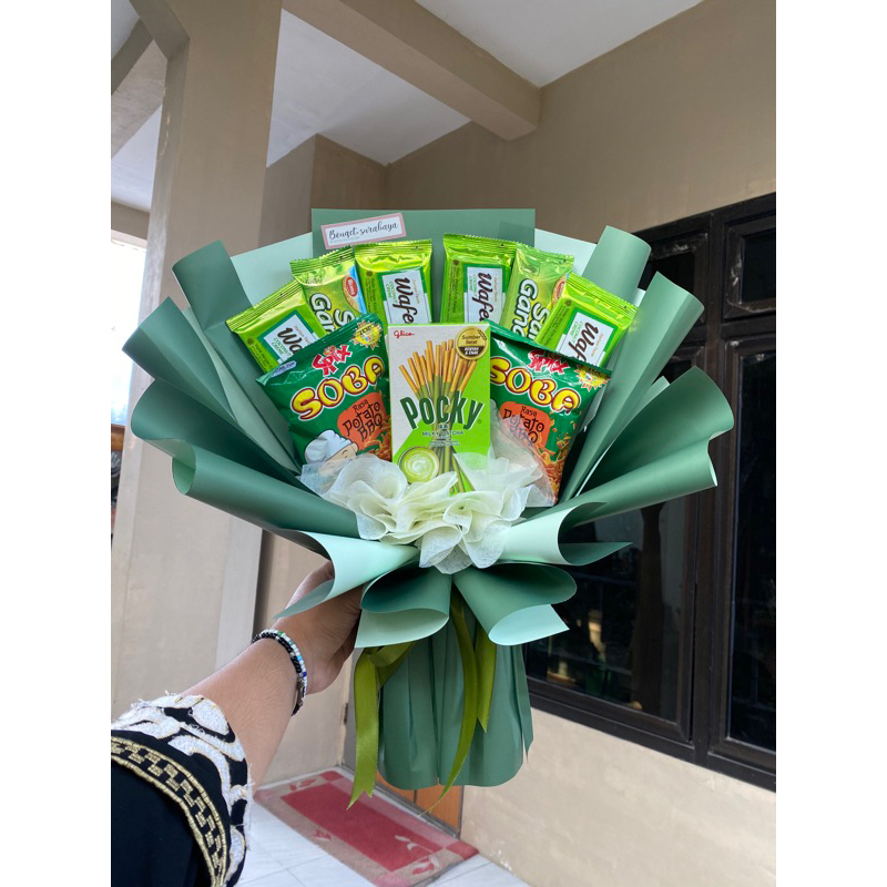 

Bucket Snack murah size L | Buket wisuda Buket ultah Buket engagemen