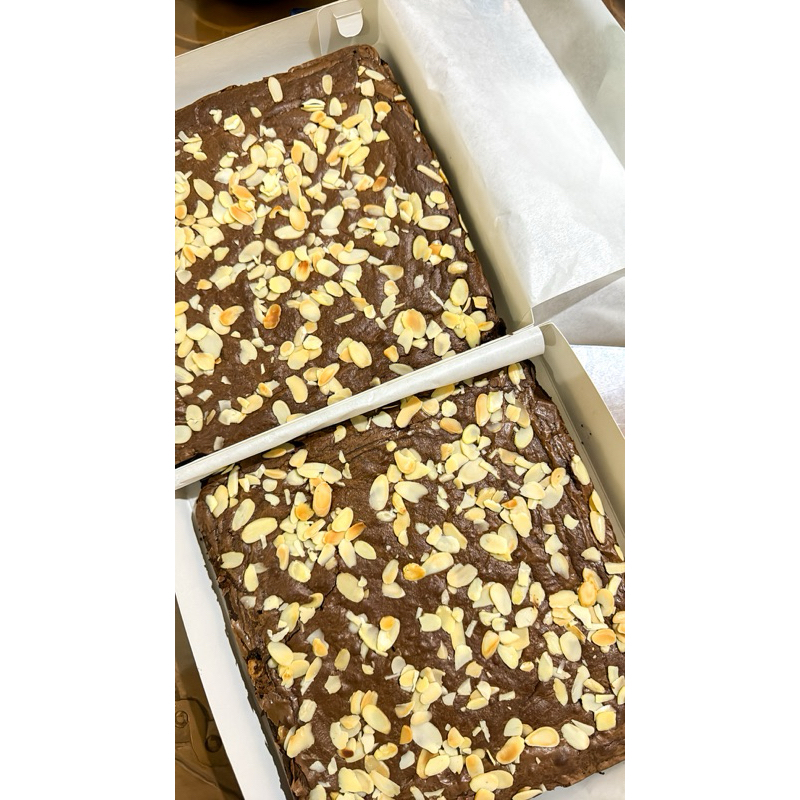 

Brownies Almond ukuran 24x24