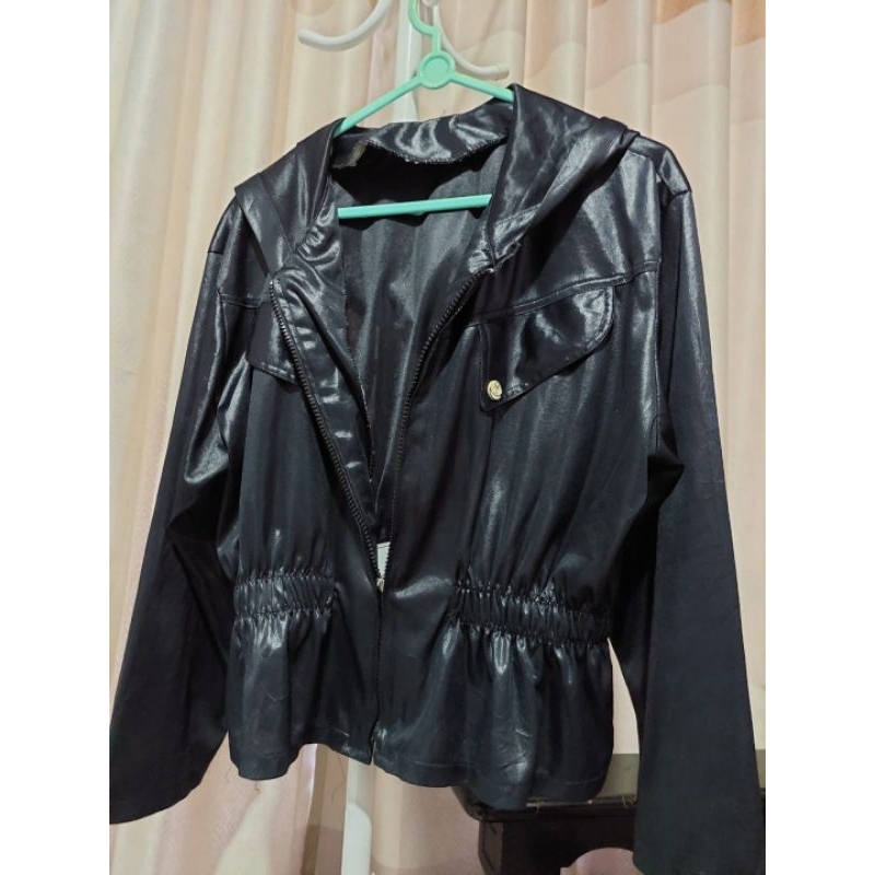 hoodie zipper/crop leather jacket