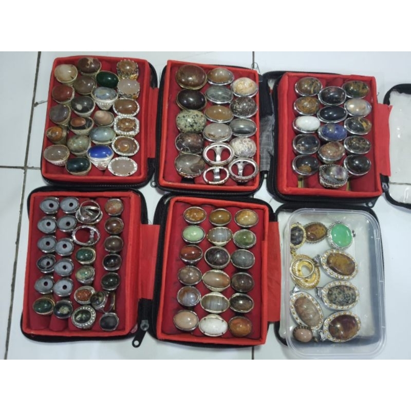 BATU AKIK JUAL MURAH BANYAK (82 cincin batu, 15 ring, 2 ring liontin, 8 liontin batu) free tempat [T