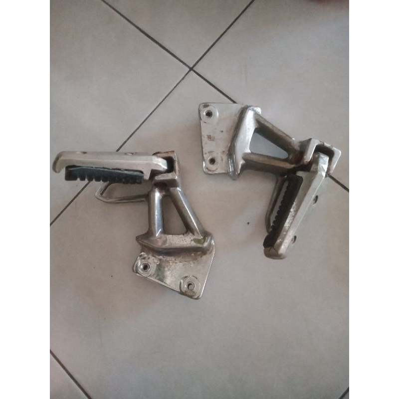 Footstep Belakang Suzuki Skywave