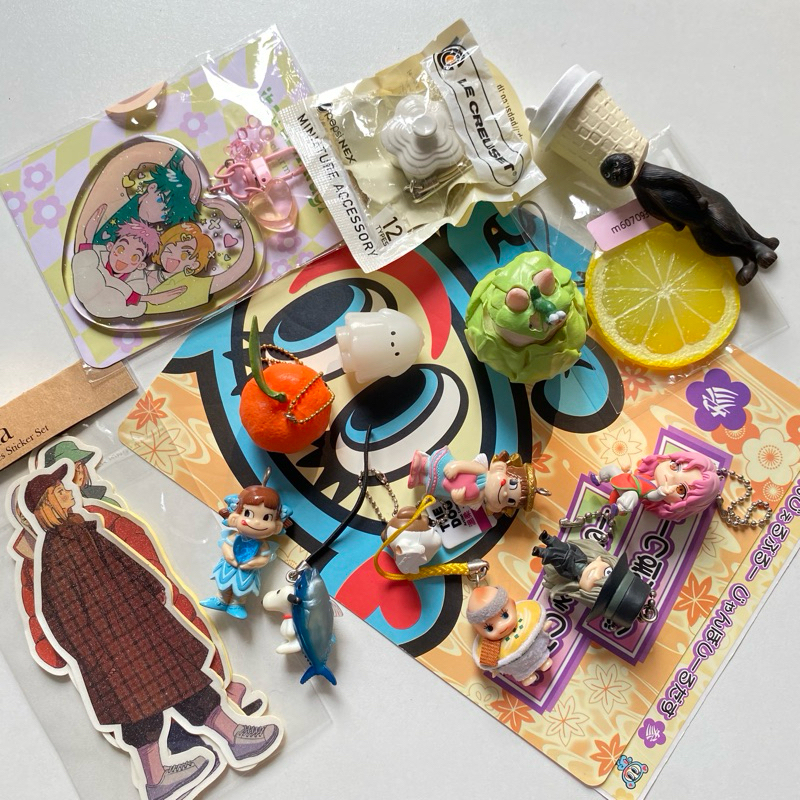 Various keychain trinkets mini figure kewpie sanrio ghibli snoopy jjk the dog haikyuu angel blue pek