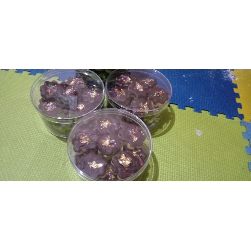 

Kue Semprit Coklat Emas/ Gold Chocolate Spritz Cookies 250gr isi banyak Enak Delicious