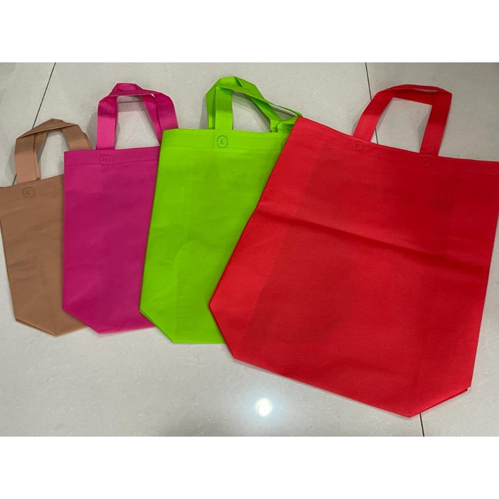 

Tas HBPA Ukuran 25x35/30x10. Tas Goodiebag.Goodiebag Murah.Goodiebag tebal.Tas Spondbond