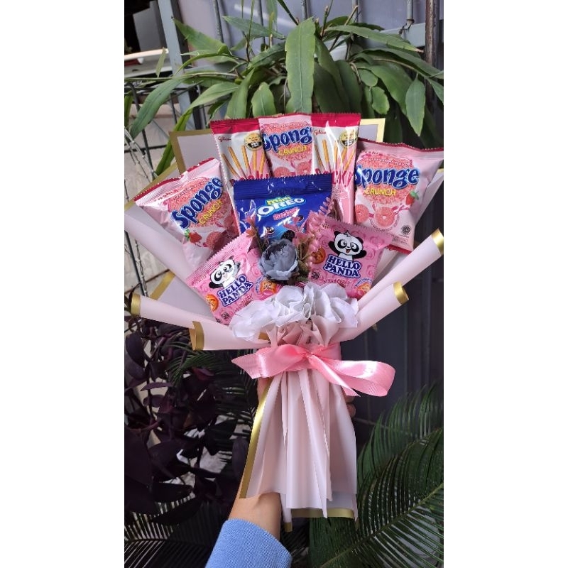 

BUCKET SNACK DENGAN BUNGA(HARGA SUDAH TERMASUK PACKING KARDUS)