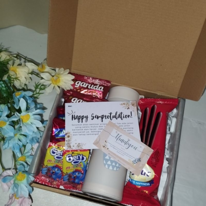 

{20×20×7CM} GIFT BOX HAMPERS UNTUK WISUDA SEMPRO SIDANG ULANG TAHUN